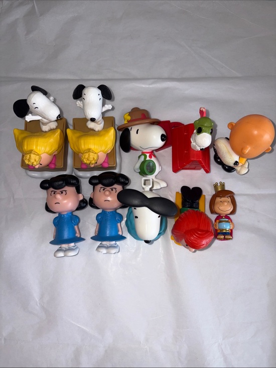 Peanuts Other - Peanuts Character Mcdonalds Toy Figures Set
